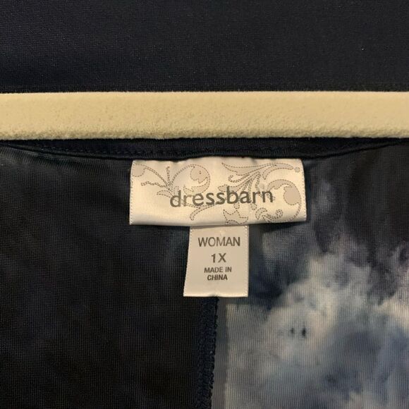 Dress Barn Woman Size 1X Tank Style Top Neckline Embellishment - Picture 2 of 5